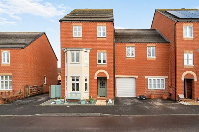 4 Bedroom Semi-Detached House For Sale In Lampeter Road, Oakhurst, Swindon, SN25