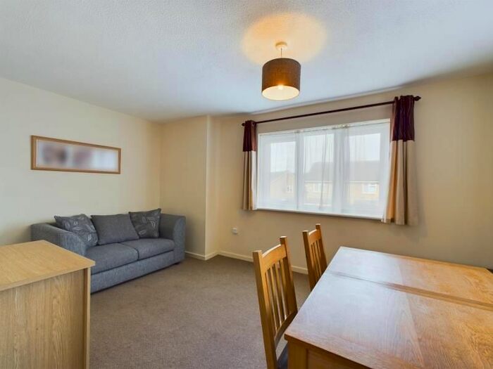 2 Bedroom Flat To Rent In Flamborough Close, Woodston, Peterborough, PE2