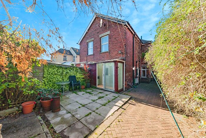 3 Bedroom Semi-Detached House For Sale In Harlaxton Road, Grantham, NG31