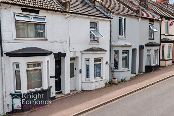 3 Bedroom Terraced House To Rent In Castle Road, Chatham, ME4