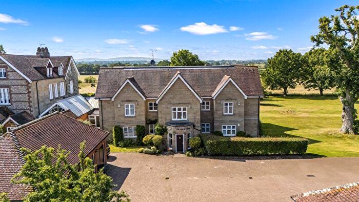 3 Bedroom Flat For Sale In Brighton Road, Shermanbury, RH13