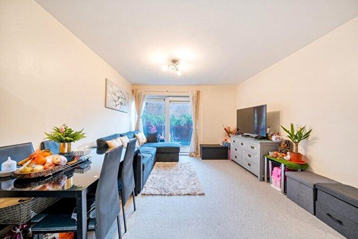 1 Bedroom Flat For Sale In Albany Court, Harrow, London, HA3