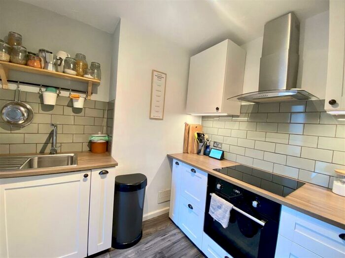 1 Bedroom Flat To Rent In Strode Road, Clevedon, BS21