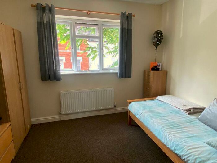 2 Bedroom End Of Terrace House For Sale In Dryden Street, Swindon, SN1