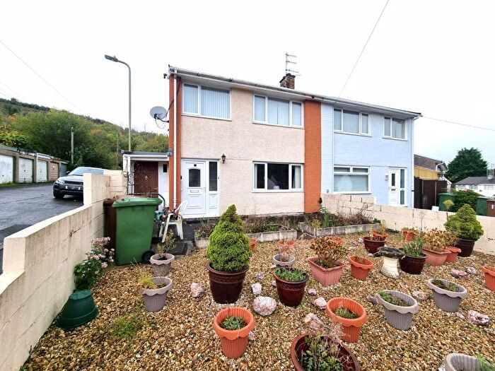 3 Bedroom Semi-detached House For Sale In Garden Close, Llanbradach, CF83