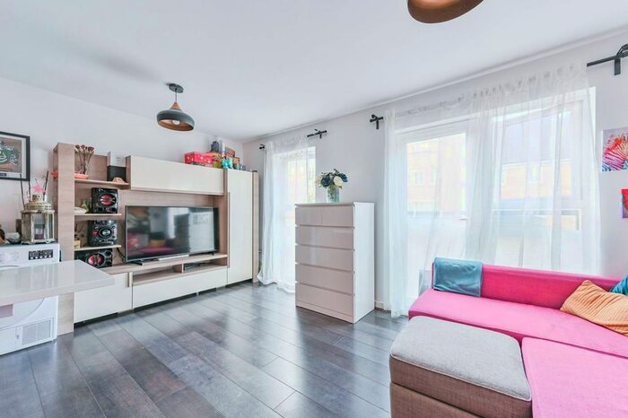 2 Bedroom Flat To Rent In Chandler Way, Peckham, London, SE15