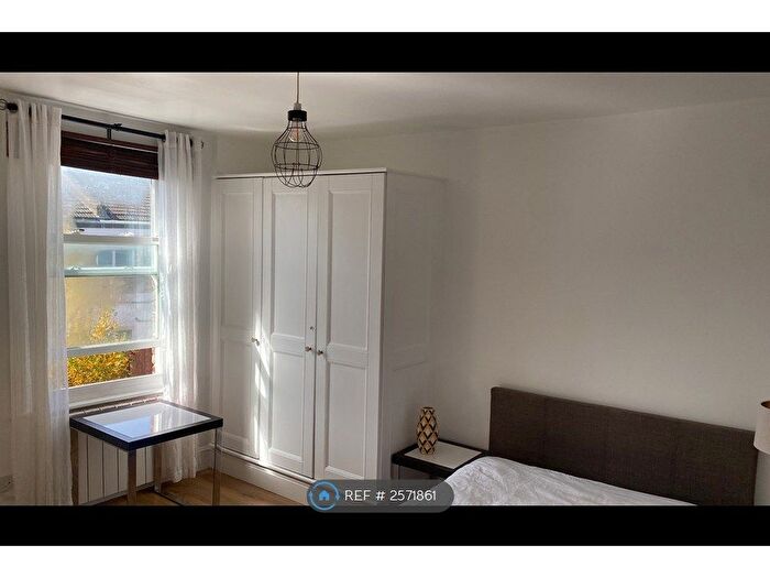 Studio To Rent In Kirchen Road, London, W13