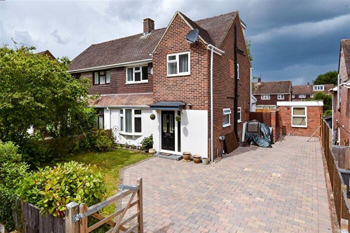 3 Bedroom Semi Detached House For Sale In Sycamore Drive, Greenacres, Aylesford, Kent, ME20