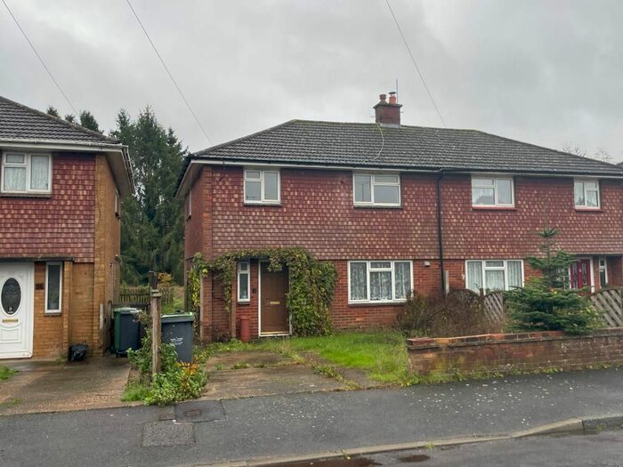 3 Bedroom Semi-Detached House For Sale In Cleavesland, Laddingford, Maidstone, Kent, ME18