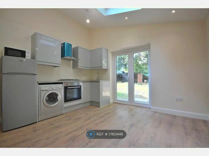 3 Bedroom End Of Terrace House To Rent In Townsend Close, Bracknell, RG12
