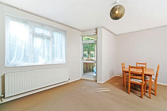 1 Bedroom Flat To Rent In Chilworth Court, Windlesham Grove, Wimbledon, SW19