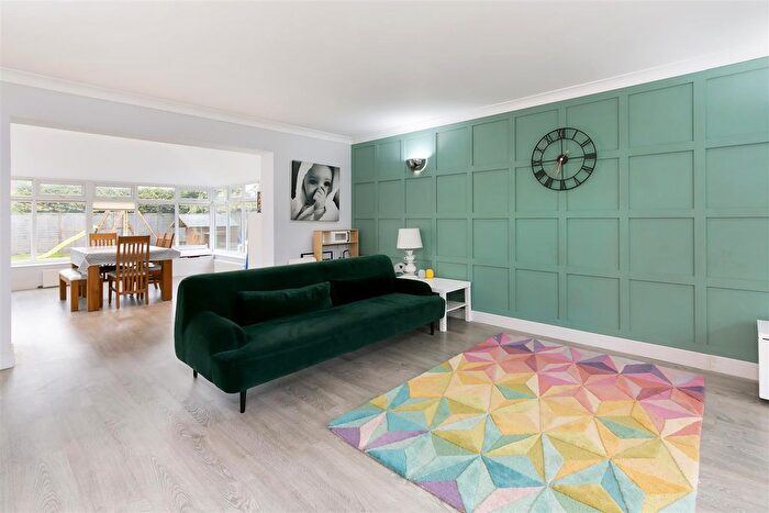 4 Bedroom Detached House For Sale In Burnby Lane, Pocklington, York, YO42