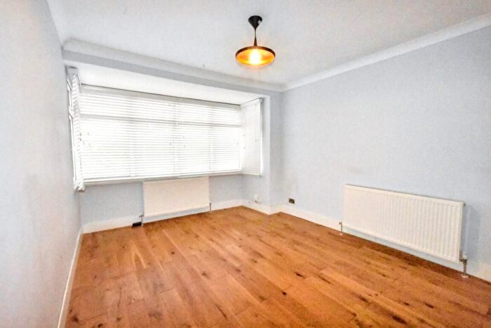 2 Bedroom Flat To Rent In Dorset Road, London, SW19