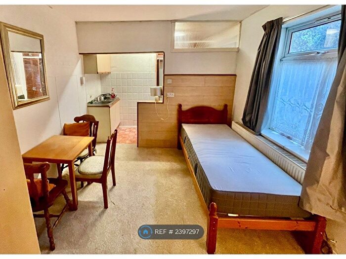 Studio To Rent In Marlborough Avenue, Hull, HU5