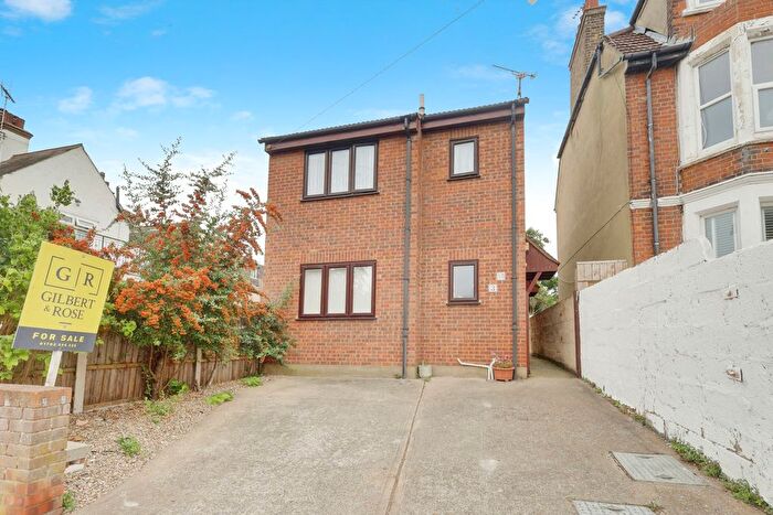 1 Bedroom Flat For Sale In Cromer Road, Southend-On-Sea, SS1