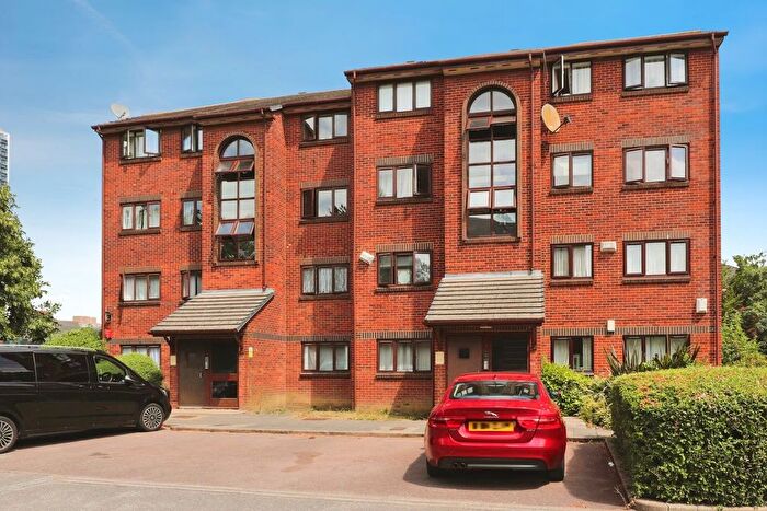1 Bedroom Flat For Sale In Cotton Avenue, London, W3