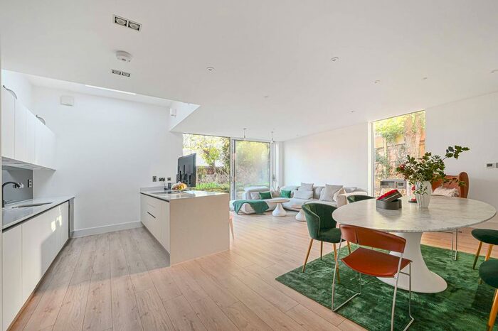 4 Bedroom Terraced House To Rent In Avenue Road, Southgate, London, N14