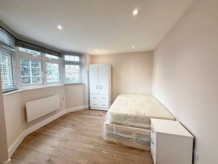 Studio To Rent In Grayscroft Road, London, SW16