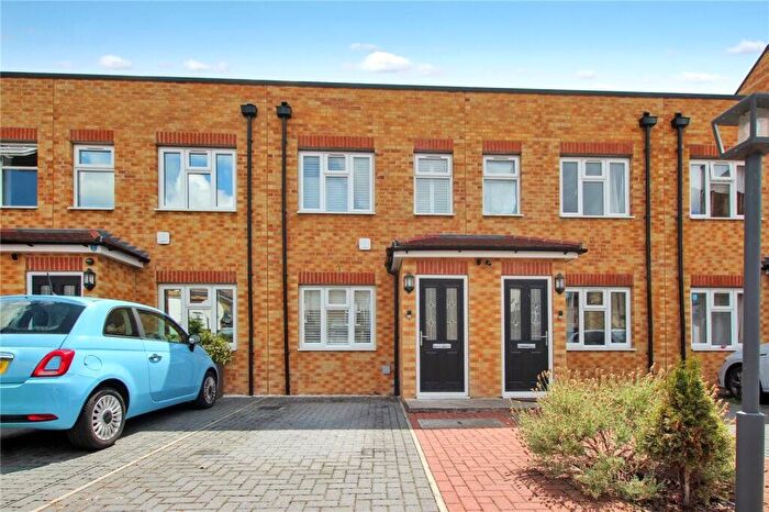 3 Bedroom Terraced House For Sale In Flora Mews, Plumstead, SE18