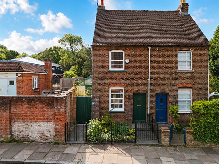 2 Bedroom House For Sale In Middle Road, Harrow, HA2