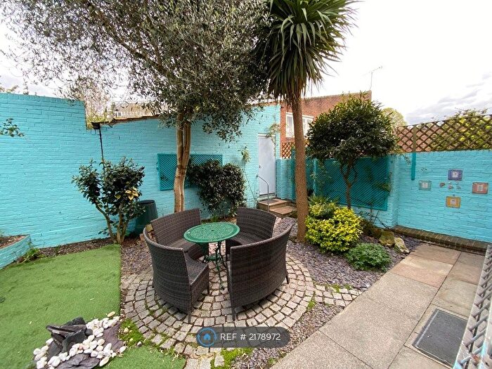 3 Bedroom Semi-Detached House To Rent In Penner Close, London, SW19