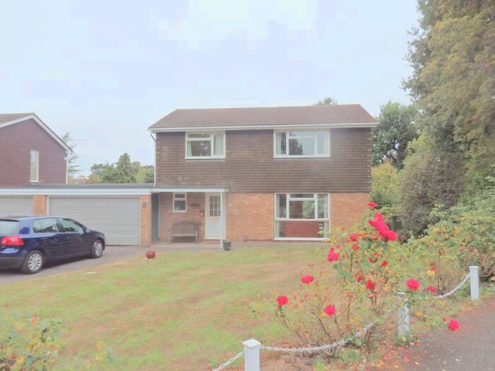 4 Bedroom Detached House To Rent In Walters Mead, Ashtead, KT21