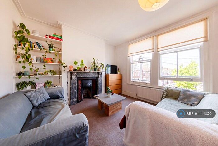 2 Bedroom Flat To Rent In Southwell Road, London, SE5