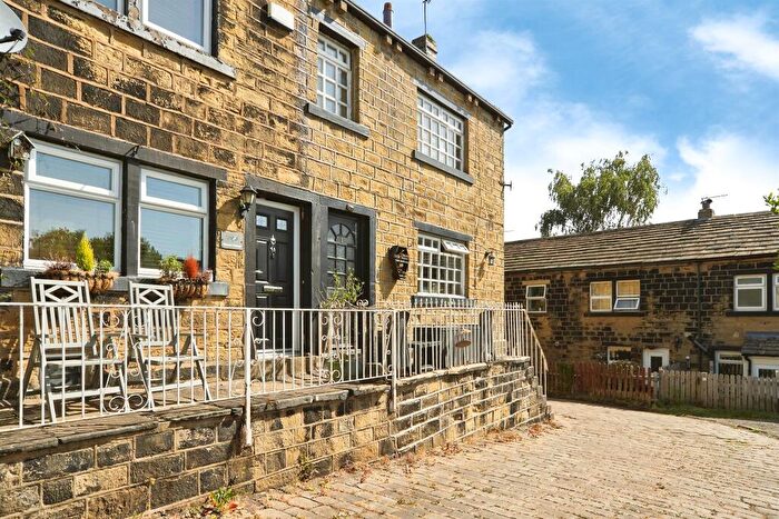 3 Bedroom End Of Terrace House For Sale In Crimbles Terrace, Pudsey, LS28