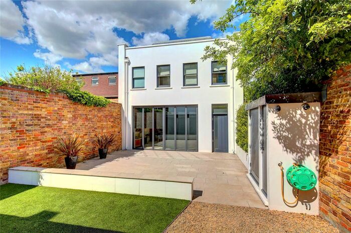 2 Bedroom Detached House To Rent In Kingston Road, Wimbledon, SW19