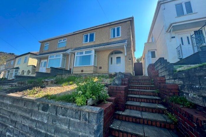 3 Bedroom Property To Rent In Lydford Avenue, Abertawe, SA1