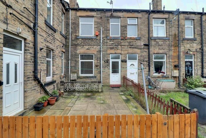 1 Bedroom Terraced House To Rent In Victoria Street, Cleckheaton, BD19