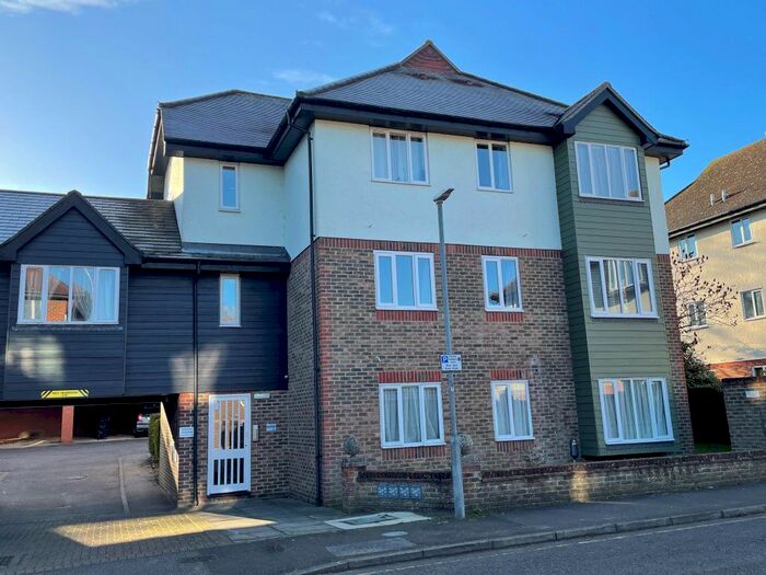 2 Bedroom Flat To Rent In Nicholsons Grove, Colchester, CO1