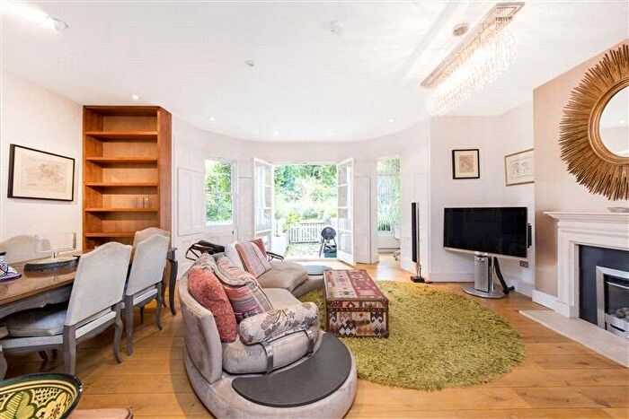 3 Bedroom Apartment To Rent In East Heath Road, London, NW3