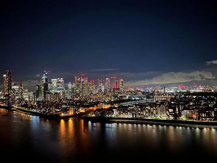 3 Bedroom Penthouse For Sale In Aragon Tower, London, SE8