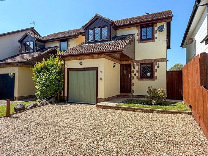 4 Bedroom Detached House For Sale In Higher Sandygate, Newton Abbot, TQ12