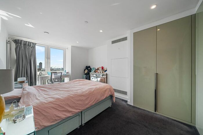 2 Bedroom Apartment To Rent In Eagle Point, City Road, London, EC1V