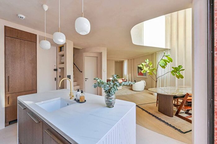 4 Bedroom Detached House To Rent In Heathpoint House, Kentish Town, London, NW5