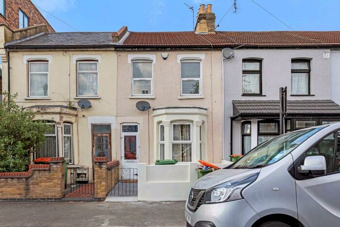 4 Bedroom House To Rent In Woodstock Road, Upton Park, E7