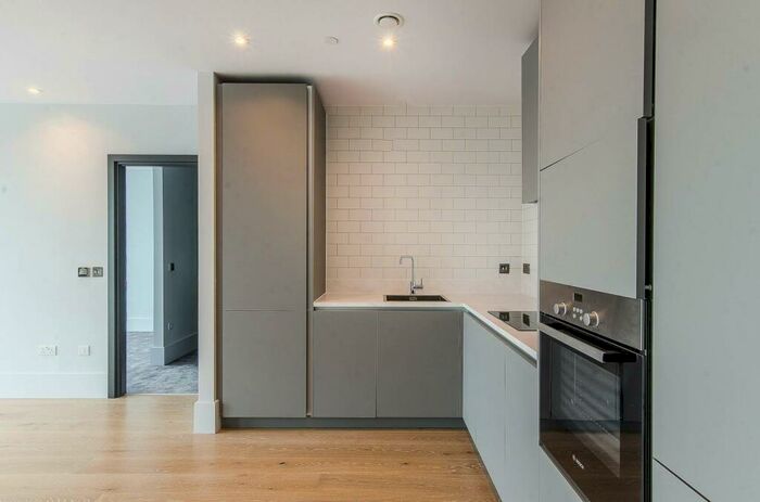 2 Bedroom Flat To Rent In Leon House, Croydon, CR0