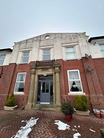 2 Bedroom Flat For Sale In Hawthorns, Arncliffe Rise, OL4
