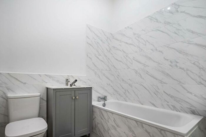 2 Bedroom House To Rent In Yonge Park, Finsbury Park, London, N4