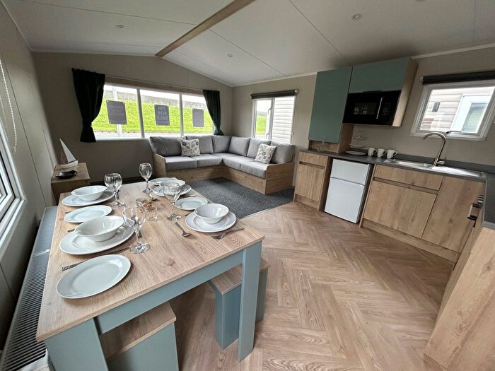 2 Bedroom Mobile/park Home For Sale In Hythe Road, Dymchurch, Romney Marsh, TN29