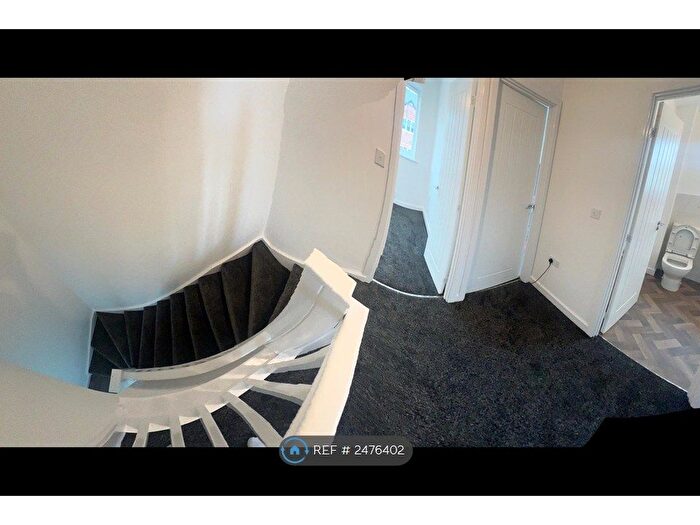 3 Bedroom Semi-Detached House To Rent In Holmewoods, Chesterfield, S42