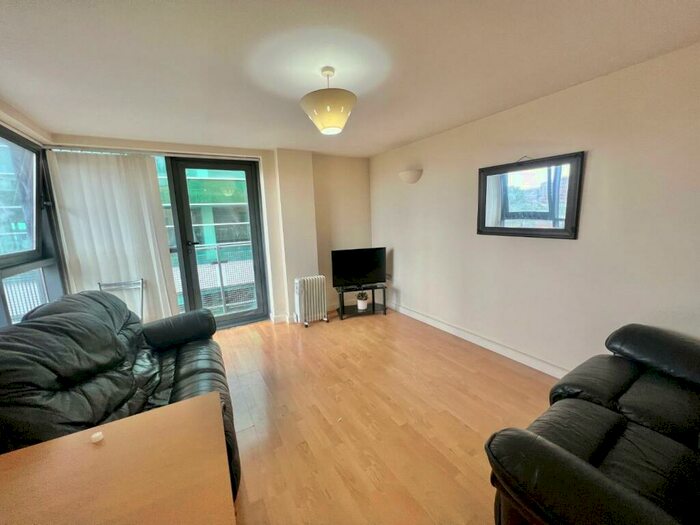 2 Bedroom Flat To Rent In Velocity North, City Walk, Leeds, LS11