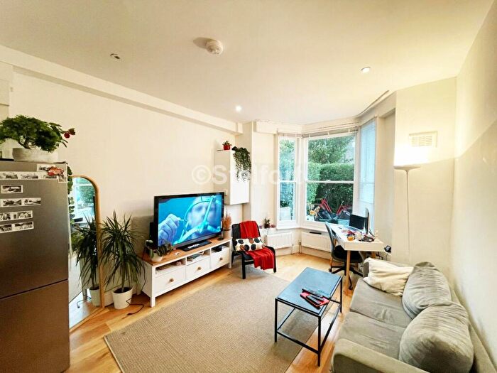 1 Bedroom Flat To Rent In Roden Street, London, N7