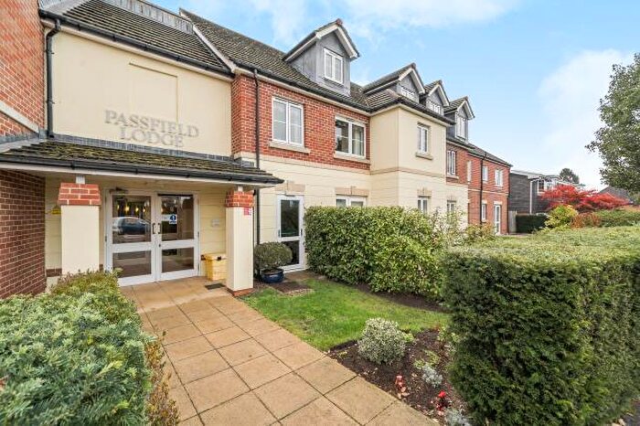 1 Bedroom Apartment For Sale In Guildford Road, Lightwater, GU18