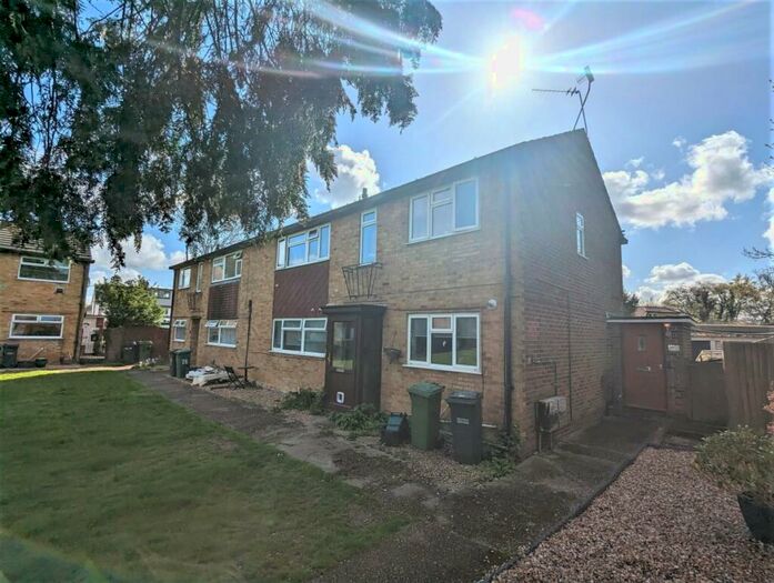2 Bedroom Maisonette To Rent In Victoria Close, Horley, RH6