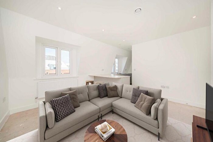 2 Bedroom Flat For Sale In London Road, Kingston Upon Thames, KT2