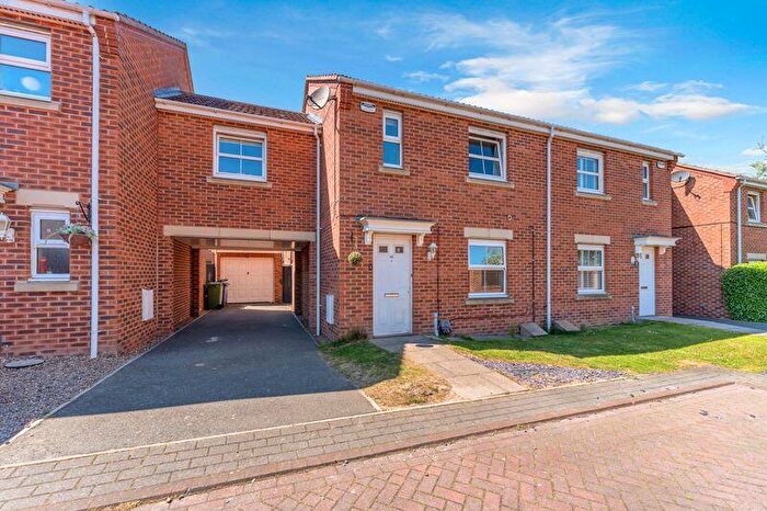 3 Bedroom Semi-Detached House For Sale In Pennistone Place, Scartho Top, DN33