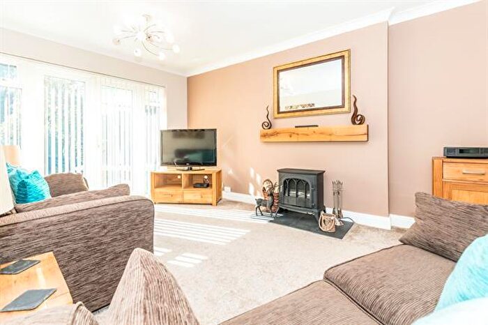 3 Bedroom End Of Terrace House To Rent In Primrose Avenue, Romford, Essex, RM6
